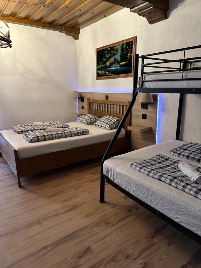 Hostel Lovely Rooms, City Center, Shared Bathroom, Windows To Corridor Villach Esterno foto