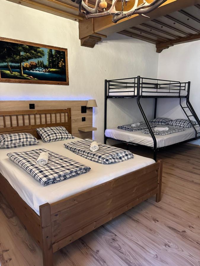 Hostel Lovely Rooms, City Center, Shared Bathroom, Windows To Corridor Villach Esterno foto