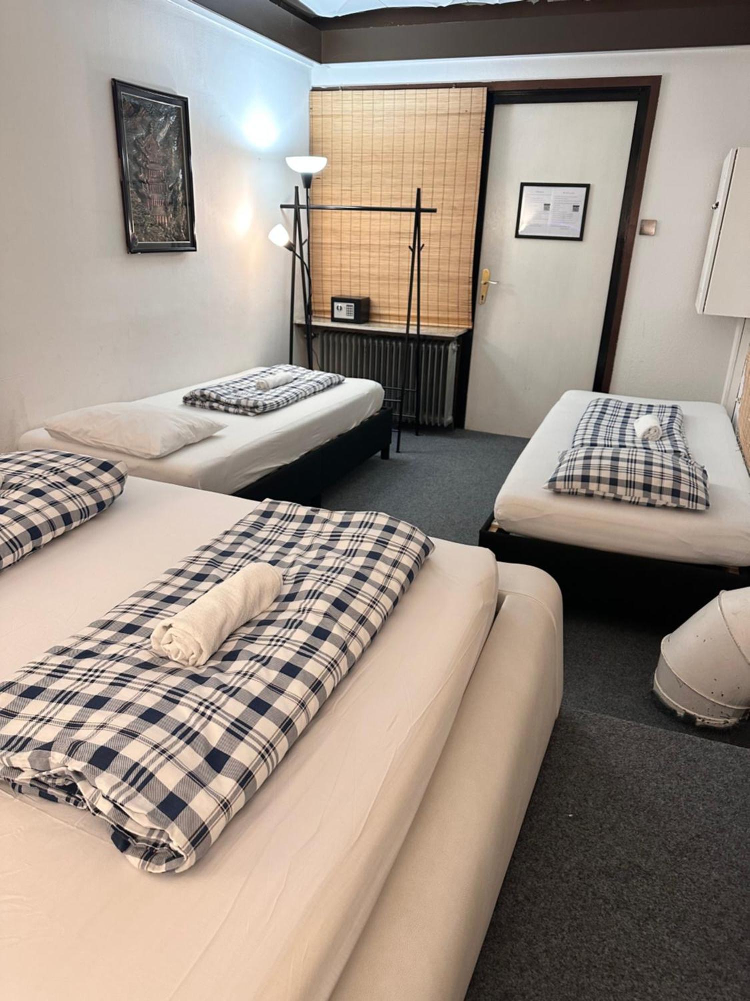 Hostel Lovely Rooms, City Center, Shared Bathroom, Windows To Corridor Villach Esterno foto